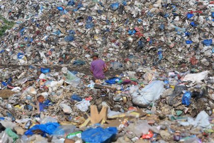 een laatste sortering van bruikbare plastics