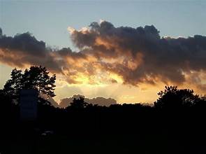 weerlicht tussen de wolken