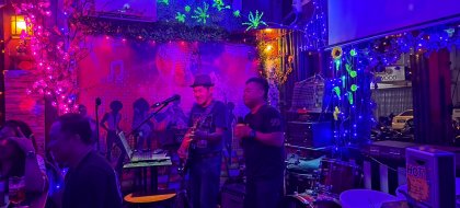 How gentle sweeps my guitar