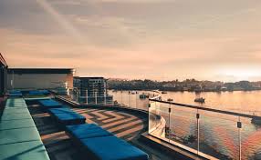 Dakterras van het hotel